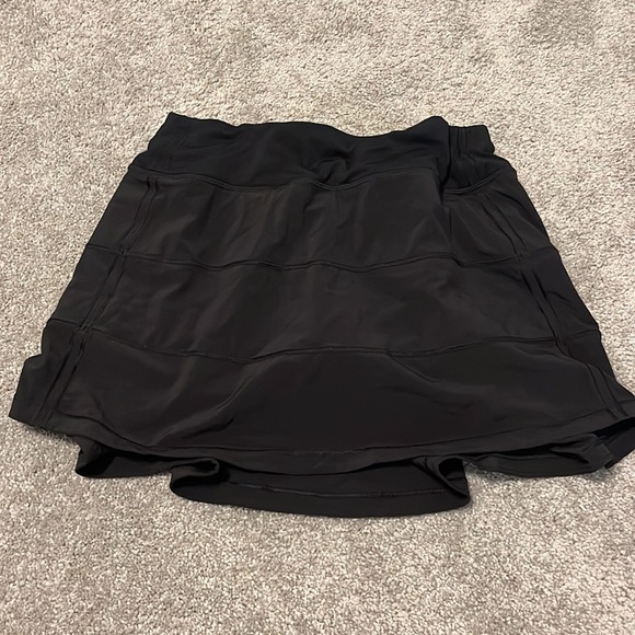 lululemon black skirt - Picture 2 of 3